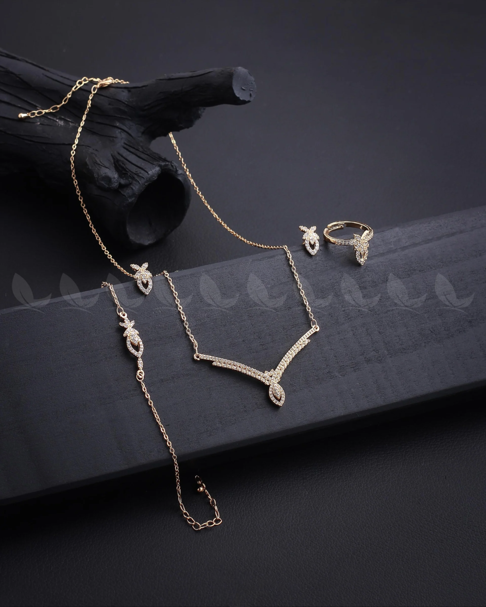 Siskin Necklace - Gold